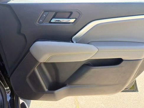 Used 2024 Chevrolet Colorado ZR2 w/ Technology Package AWD/4WD image 11