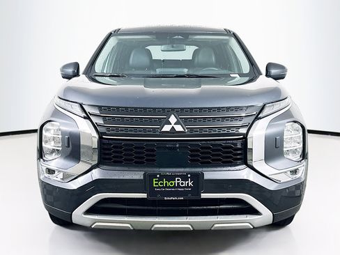 Used 2024 Mitsubishi Outlander SE image 2