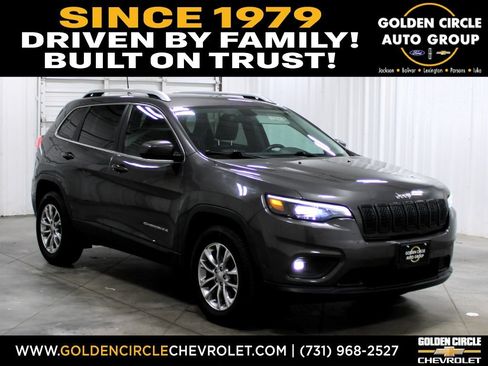 Used 2019 Jeep Cherokee Latitude Plus w/ Cold Weather Group AWD/4WD image 1