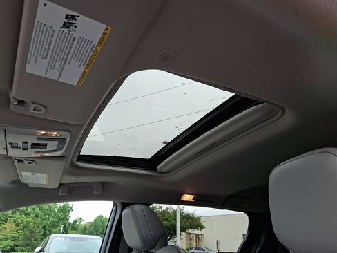 Certified 2025 Toyota Sienna XLE FWD image 14