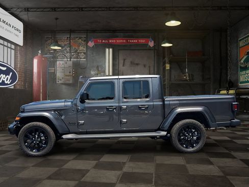 Used 2025 Jeep Gladiator Sport AWD/4WD image 3