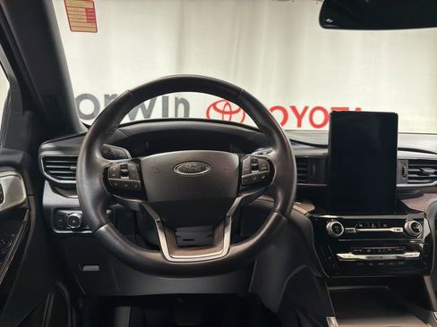 Used 2023 Ford Explorer Platinum w/ Technology Package AWD/4WD image 24