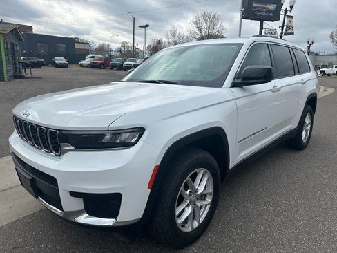 Used 2023 Jeep Grand Cherokee L Laredo image 3