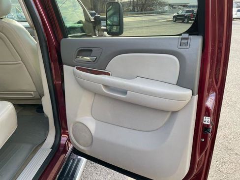 Used 2014 Chevrolet Silverado 2500 LTZ w/ LTZ Plus Package image 23