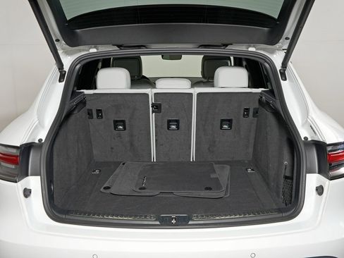 Certified 2023 Porsche Macan S image 13