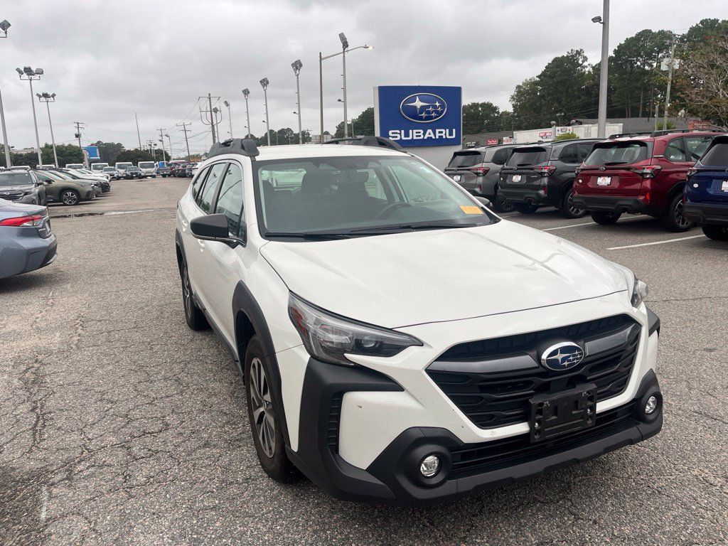 Used 2025 Subaru Outback AWD/4WD image 2