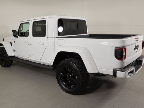 Used 2023 Jeep Gladiator Overland image 8
