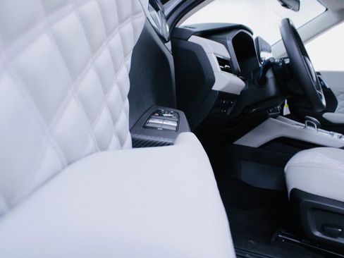 Used 2023 Mitsubishi Outlander SEL image 3