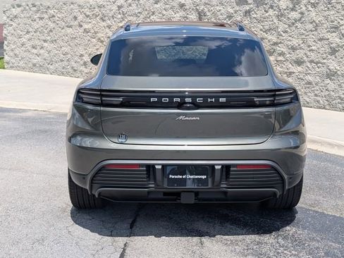 Certified 2025 Porsche Macan Electric image 6