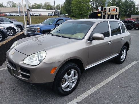 Used 2004 Porsche Cayenne S image 3