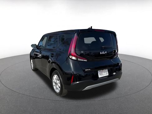 Used 2025 Kia Soul LX w/ LX Technology Package FWD image 11