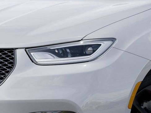 New 2026 Chrysler Pacifica Limited w/ S Appearance Package FWD image 11
