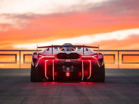 Used 2025 Lamborghini Revuelto image 3