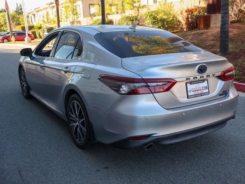 Used 2022 Toyota Camry XLE image 6