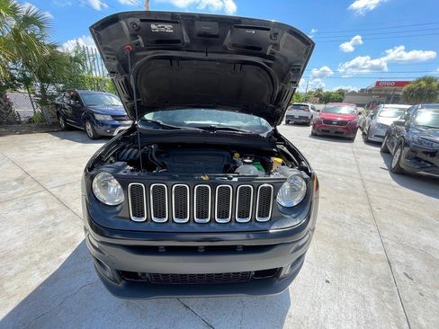 Used 2015 Jeep Renegade Latitude w/ Cold Weather Group II FWD image 21