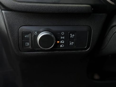 Used 2022 Ford Escape SE w/ SE Sport Appearance Package image 25