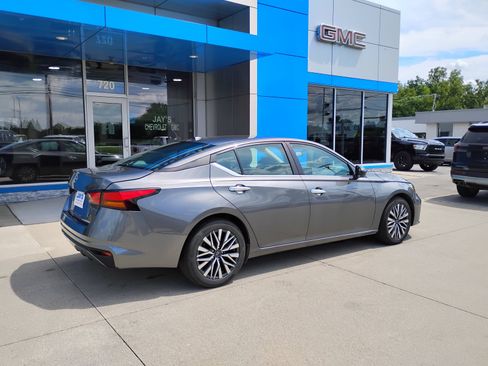 Used 2025 Nissan Altima 2.5 SV FWD image 6