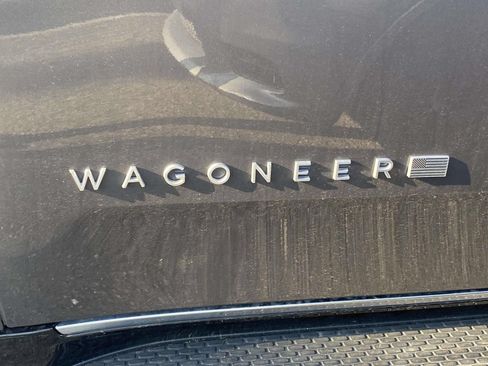 Used 2024 Jeep Wagoneer L Series II RWD image 12