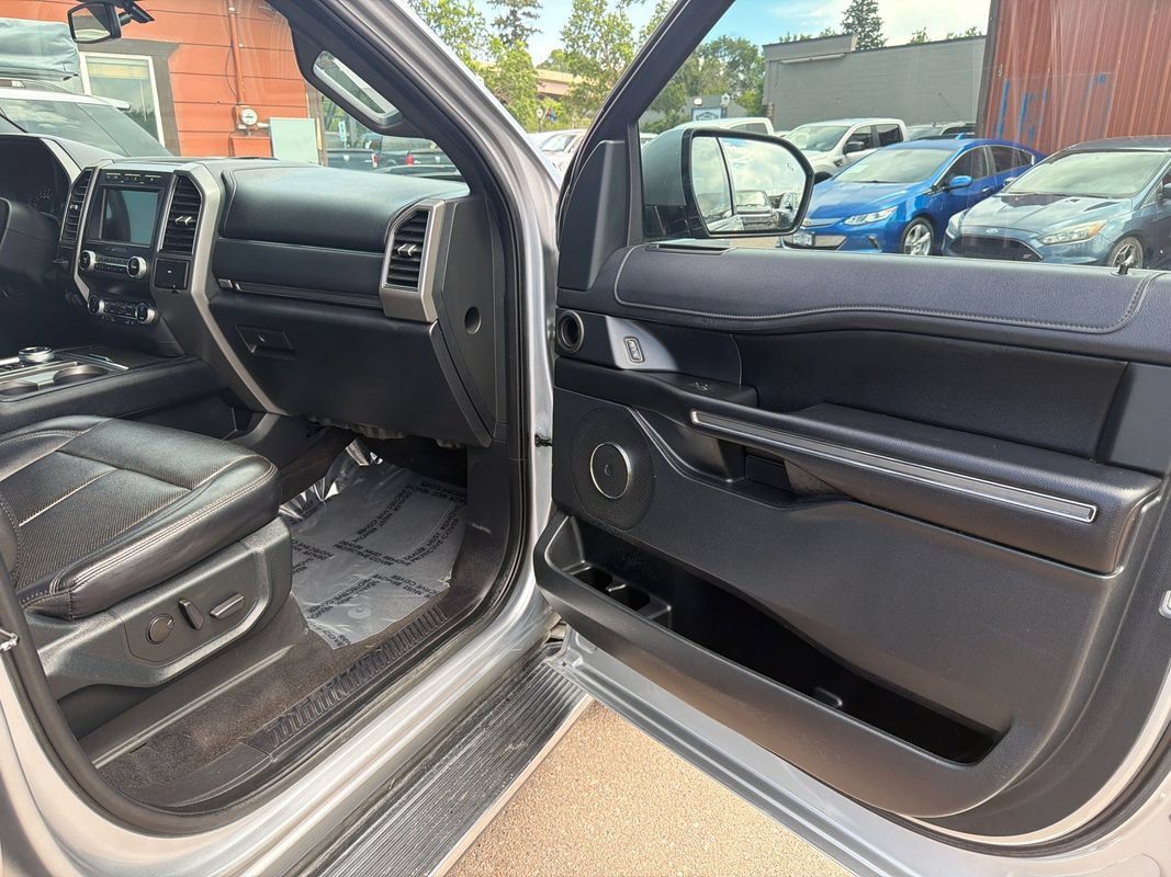 Used 2020 Ford Expedition XLT w/ Equipment Group 202A AWD/4WD image 19