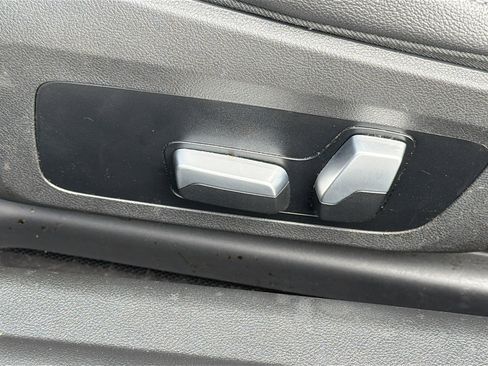 Used 2023 BMW 230i Coupe w/ Convenience Package image 23