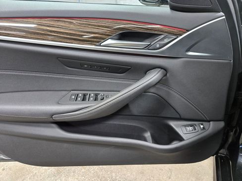 Used 2021 BMW 530e xDrive w/ M Sport Package image 8