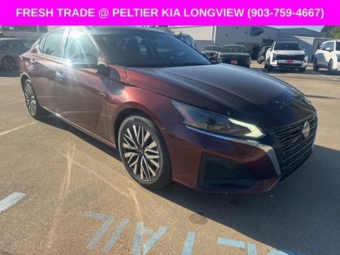 Used 2023 Nissan Altima 2.5 SV image 1