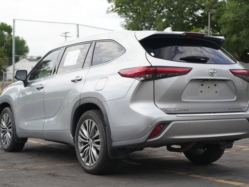 Used 2020 Toyota Highlander Platinum AWD/4WD image 3