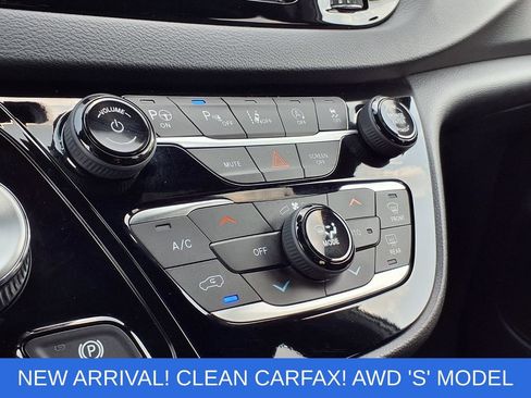 Used 2020 Chrysler Pacifica Touring-L w/ Advanced Safetytec Group AWD/4WD image 13