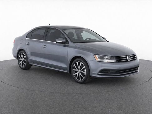 Used 2017 Volkswagen Jetta SE FWD image 2