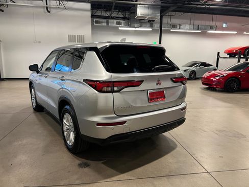 Used 2025 Mitsubishi Outlander ES AWD/4WD image 5