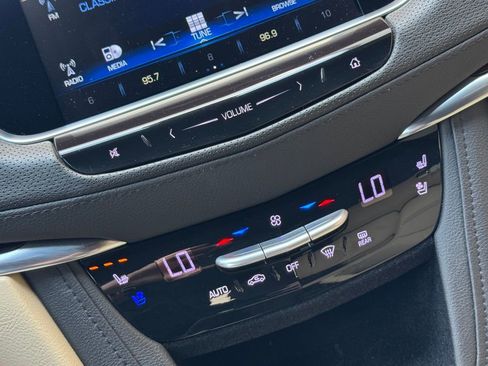 Used 2018 Cadillac XT5 Premium Luxury FWD image 30