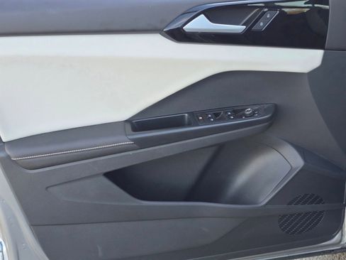 Used 2025 Volkswagen Taos S image 14