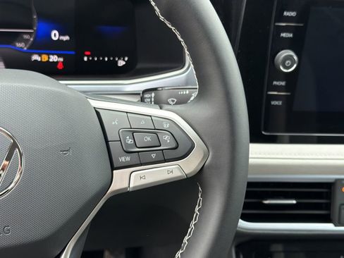 New 2026 Volkswagen Taos SE FWD image 25