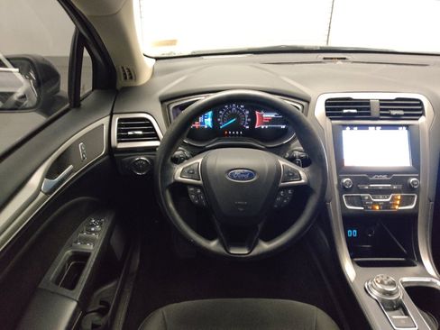 Used 2019 Ford Fusion SE FWD image 22