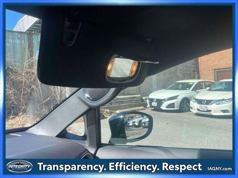 Used 2025 Chrysler Pacifica Select image 31