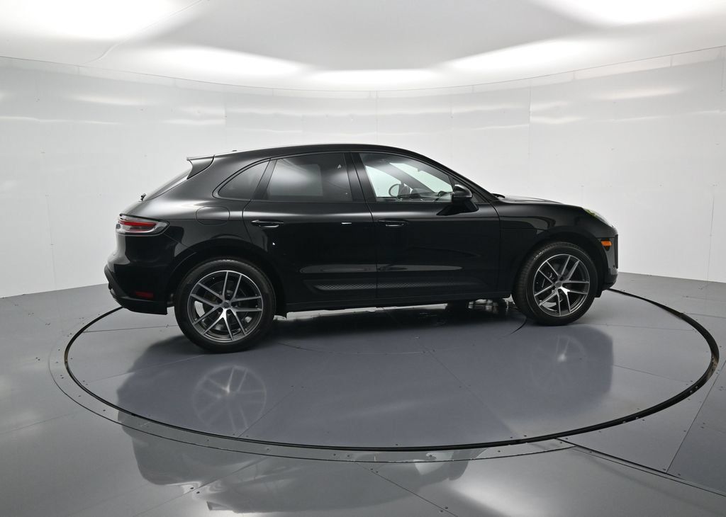Certified 2026 Porsche Macan AWD/4WD image 31