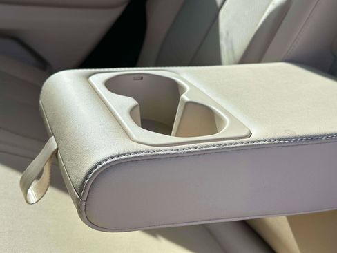 Used 2024 Jeep Grand Cherokee Limited w/ Luxury Tech Group II image 12