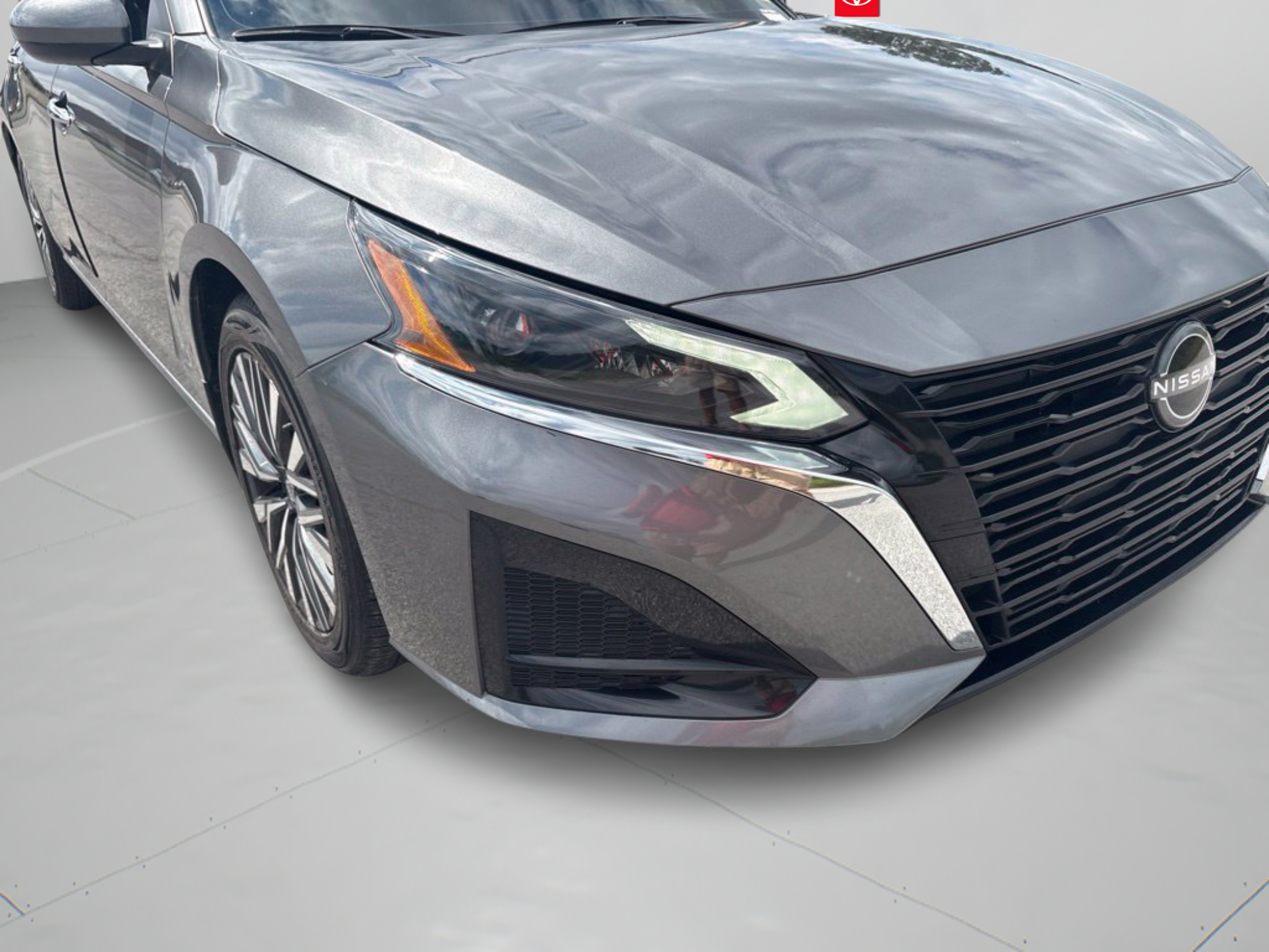 Used 2024 Nissan Altima 2.5 SV w/ SV Premium Package FWD image 28