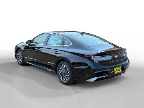 New 2025 Hyundai Sonata Limited image 3