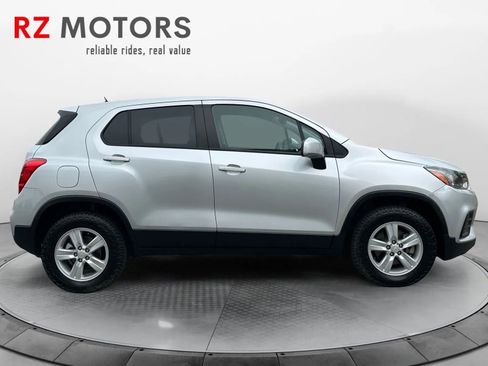 Used 2022 Chevrolet Trax LS w/ Tint and Cruise Package image 6
