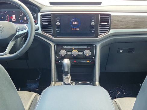 Used 2023 Volkswagen Atlas SE w/ Black Wheel Package FWD image 17