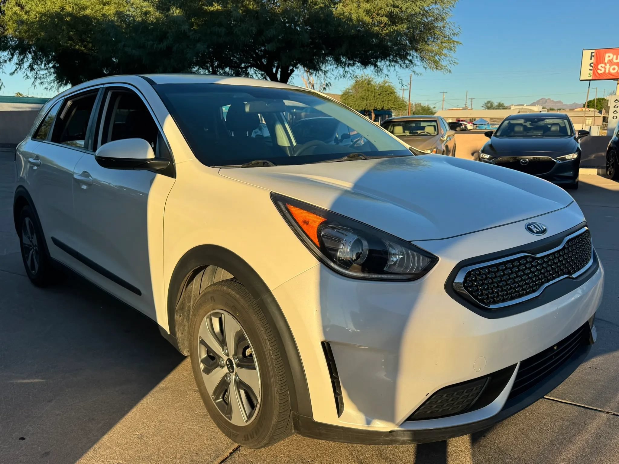 Used 2018 Kia Niro FE FWD image 3