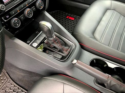Used 2015 Volkswagen Jetta GLI SE FWD image 17