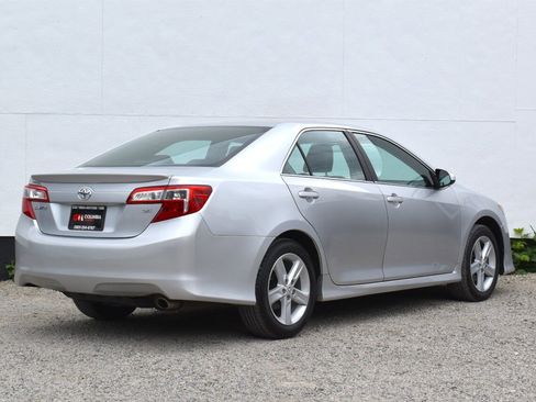 Used 2012 Toyota Camry SE FWD image 5