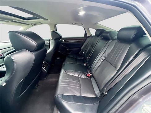 Used 2018 Honda Accord Touring image 25