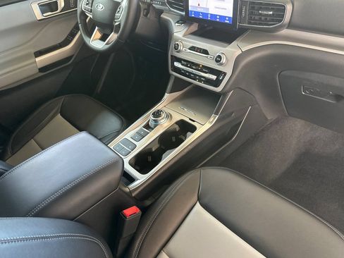 Used 2023 Ford Explorer XLT w/ Equipment Group 202A RWD image 17