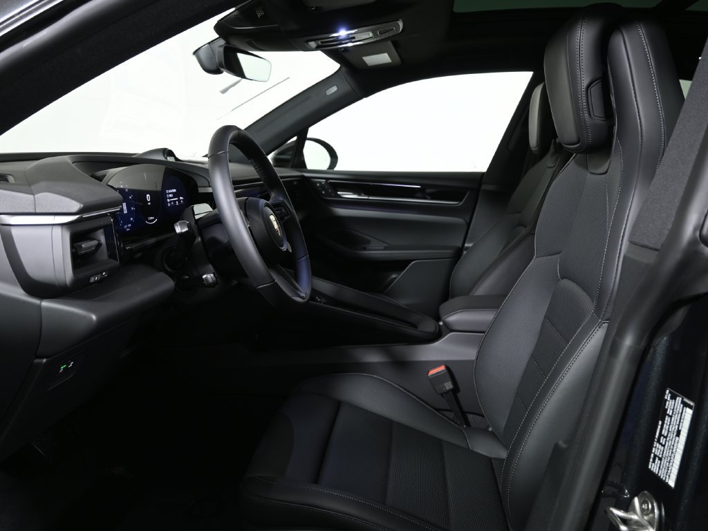 Used 2026 Porsche Macan 4 Electric AWD/4WD image 5