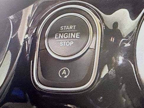 Used 2025 Mercedes-Benz GLA 250 image 21