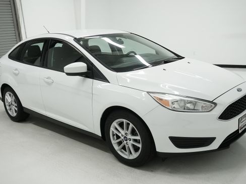 Used 2018 Ford Focus SE image 3