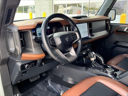 Used 2024 Ford Bronco Outer Banks image 16